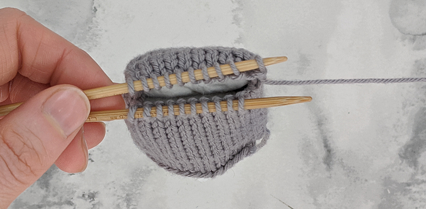 Setting up stitches on needles Kitchener Stitch